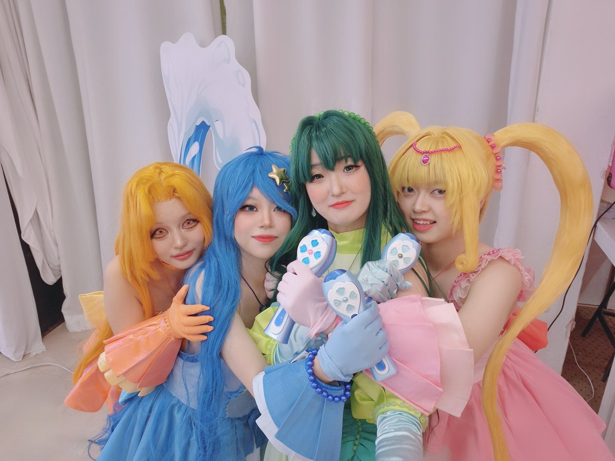 U_RiBi's tweet photo. 비하인드 컷 모음🫧
🧡@SonYeonghye
💙@a6504027 
💚@tono_746
🩷@U_RiBi

알록달록 머메이드 프린세스들🎀 https://t.co/QNQVa7hh9s