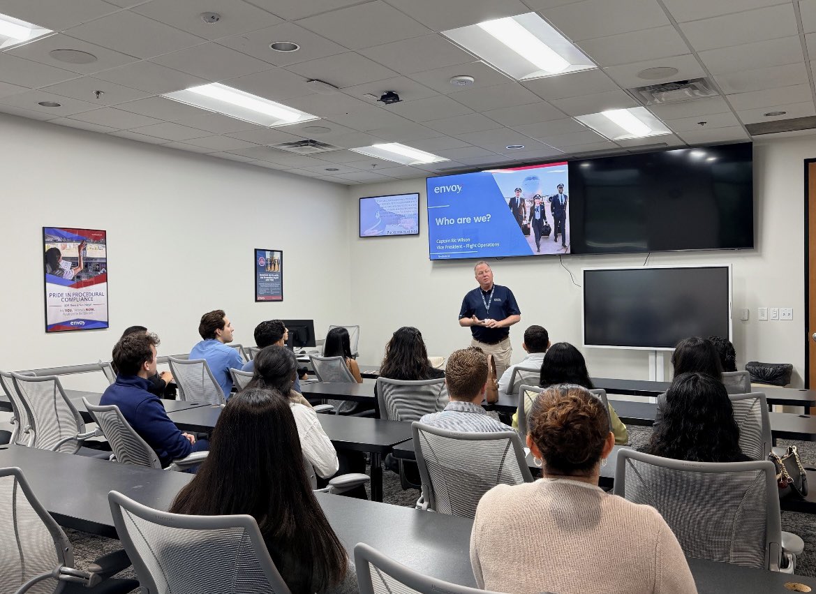 CaptRicWilson's tweet photo. @Womenwithwings on campus.  I always enjoy mixing it up with the next generation of aviators.  This has been such a great career it’s a privilege to give back.  @envoyaircareers https://t.co/Y2IxGwfnvU