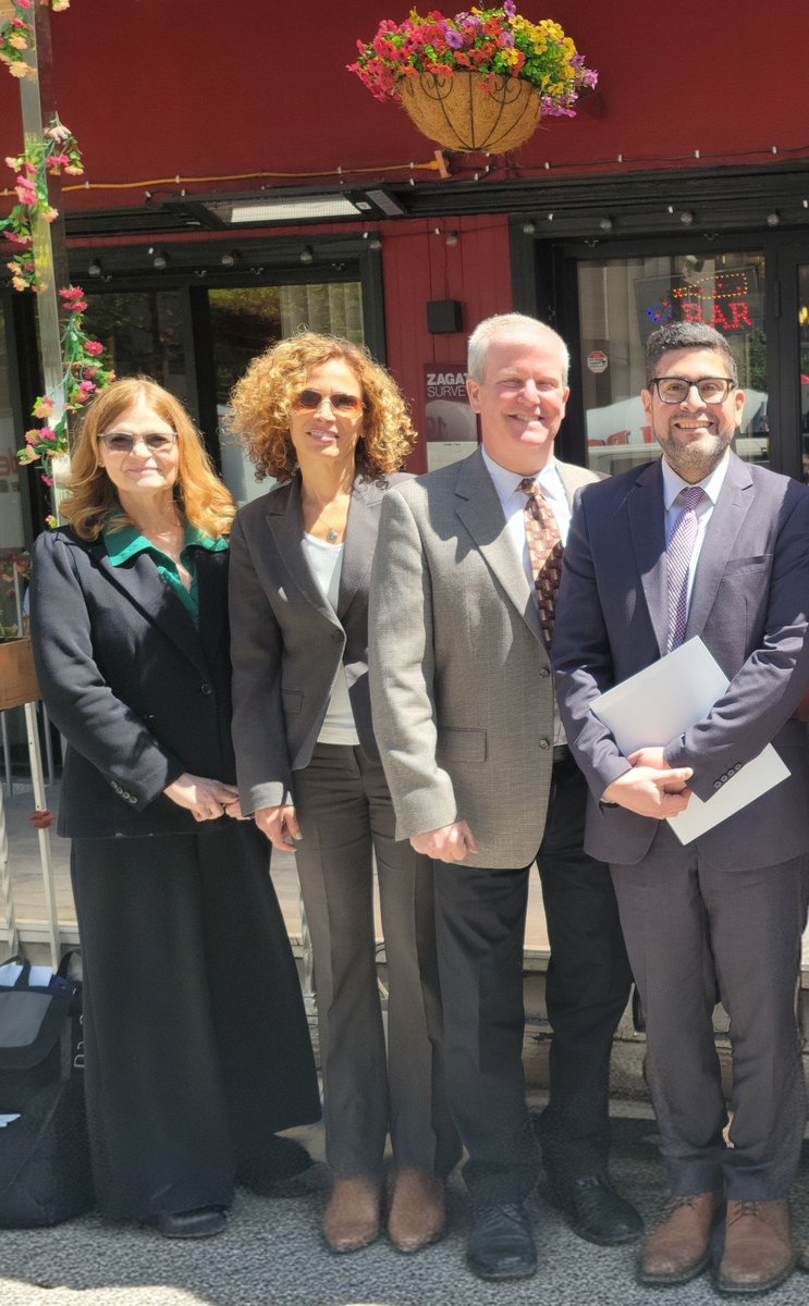 MLMIC's tweet photo. Meeting with our Downstate NY accounts this month! 

Beyond a policy, MLMIC offers concierge services & meaningful partnerships:

✅Tailored advice
✅Renewal readiness
✅Local market experts

Helping you protect your practice, one face-to-face visit at a time. 🛡️🤝

#MLMIC
#ConciergeService
#DownstateNY