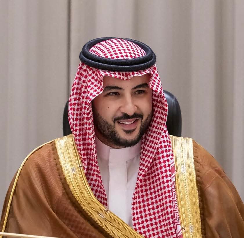 سمو وزير الدفاع يتلقى اتصالاً من نظيره السويدي لتعزيز التعاون الدفاعي