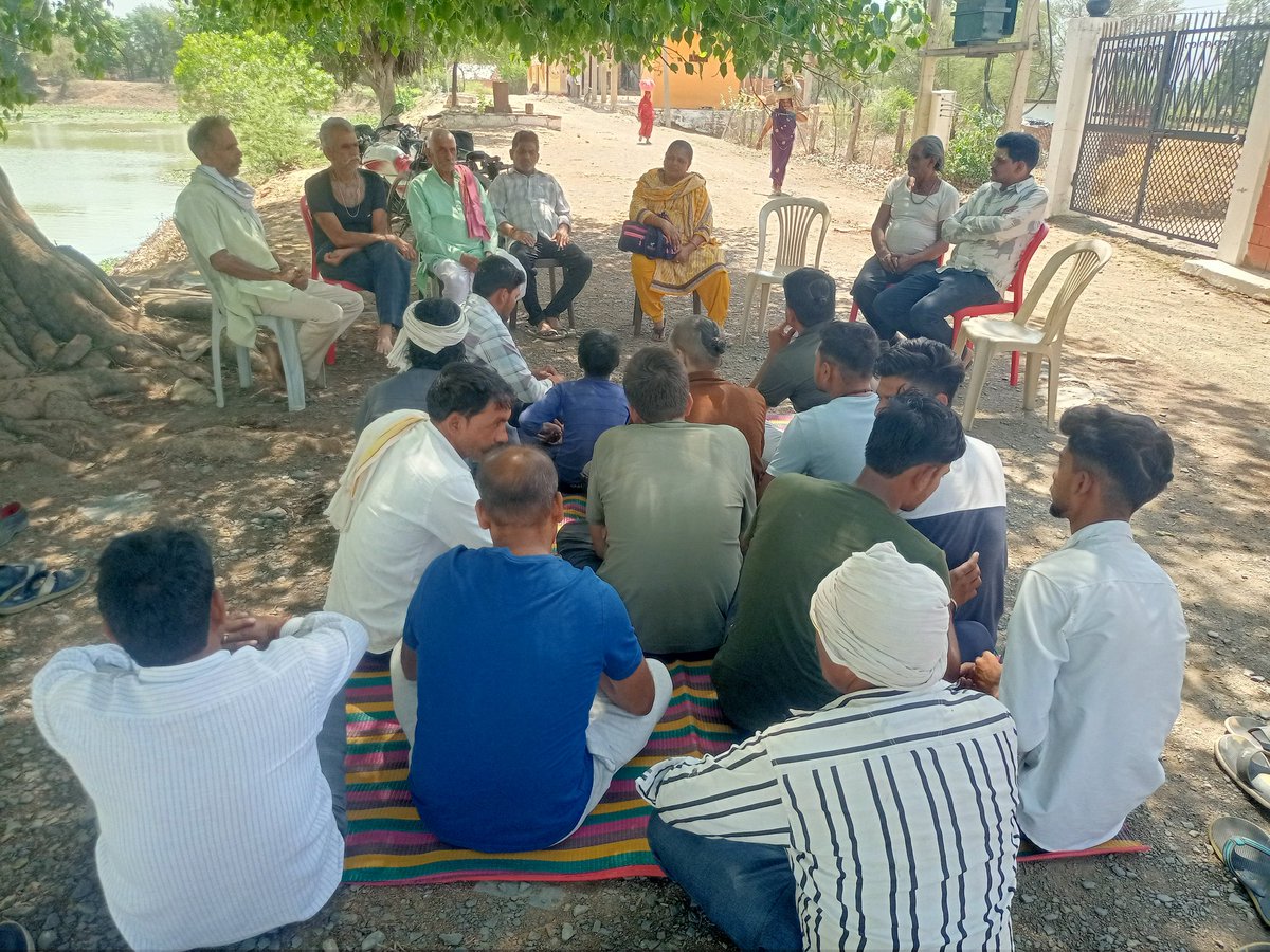mission_yuva's tweet photo. ग्राम गुंजी में नवांकुर संस्था द्वारा जल गंगा संवर्धन अभियान के तहत जल चौपाल, श्रमदान  का आयोजन मध्यप्रदेश जन अभि��ान परिषद ब्लॉक समन्वयक वंदना जैन एवं ग्राम के युवाओं एवं वरिष्ठ जनों की उपस्थिति में किया गया। https://t.co/tjoEImNZdB
