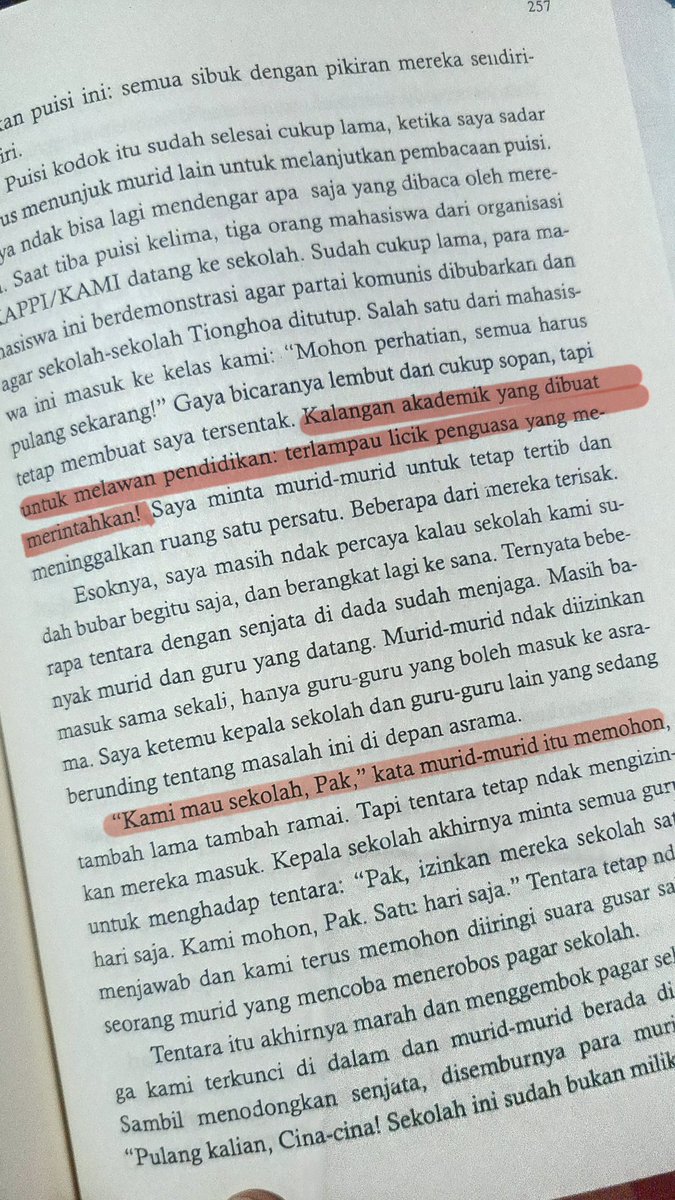 naomicherrydm's tweet photo. CR: dari dalam kubur 📣📖⚰️

Siapa yang naruh bawang di sini? https://t.co/QhRl2LL9ze