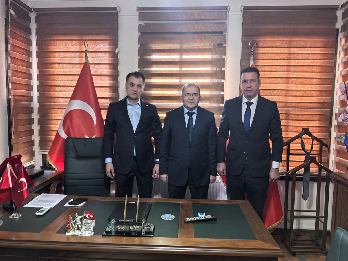 Eyüpsultan İlçe Emniyet Müdürü Sn. Çağlayan Kurt ve Eyüpsultan İlçe Jandarma Komutanı Sn. Zeki Gülter, İlçe Başkanımız Sn. Yenal Yığrık’a hayırlı olsun ziyaretinde bulundular.

Gerçekleşen ziyarette karşılıklı istişarelerde bulunulmuş olup, nazik ziyaretleri ve iyi dilekleri için