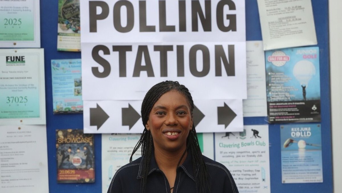 🔴 BADENOCH ARRIVES TO CAST HER VOTE

Conservative leader Kemi Badenoch arrived at Clavering village hall alongside husband Hamish Badenoch, waving to crowds gathered outside as polling day gets underway. 

Tap link 🔗 to read more ⬇️ vpnews.co.uk/uk-local-elect…