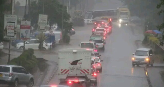 Official_Viu's tweet photo. Heavy rains to intensify from tonight, Kenya Met warns of flood risk in Nairobi

https://t.co/WhYGBkLjBs https://t.co/P4qUzBo6bg