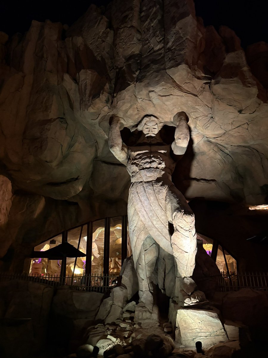 RIP MYTHOS

Me and the fiances must do whenever we go to IOA