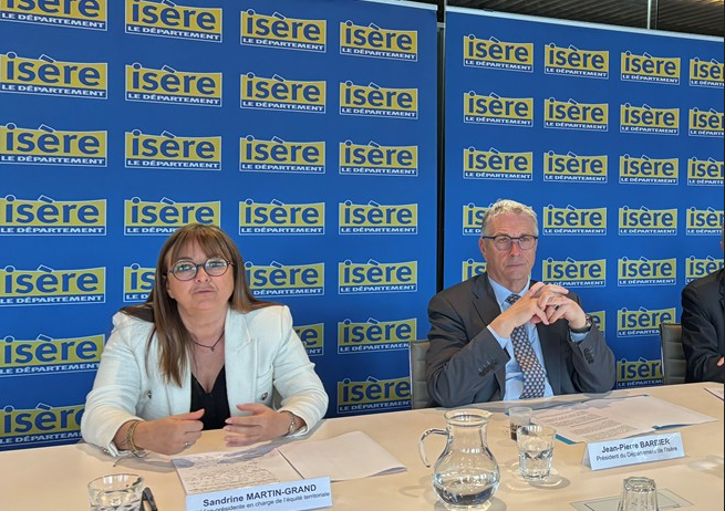 CDIsere's tweet photo. 𝗔𝗶𝗱𝗲 𝗮𝘂𝘅 𝗰𝗼𝗺𝗺𝘂𝗻𝗲𝘀 : 80 M€ au service des projets des territoires
En juin, nos élus départementaux iront à la rencontre des nouvelles équipes municipales, pour échanger et se positionner en appui de leurs futurs projets.
👉https://t.co/rn8FPNE1O7 https://t.co/LP4ANACMkr
