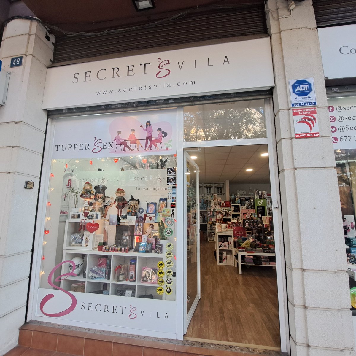 SecretsVila's tweet photo. Som la teva #BotigaEròtica a #Viladecans
Somos tu #TiendaErótica en Viladecans 
👭👬👫
#ComerçLocal
Us esperem
#Llenceria #Lencería #JoguinesEròtiques #JuguetesEróticos  #Lubricants #Lubricantes #Tuppersex
Rambla Modolell 51
Horari dilluns-dissabte de 10 a 14 i de 17 a 21h https://t.co/WtG265JvEf