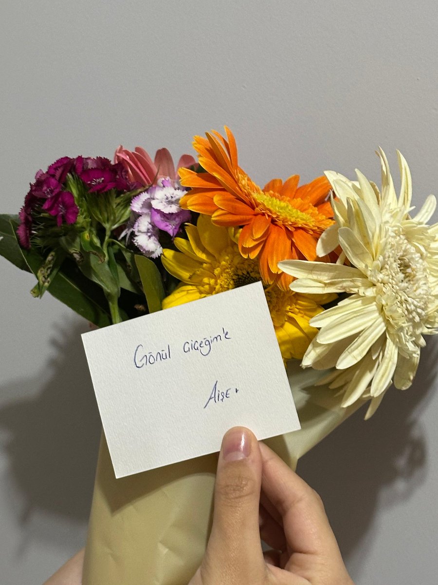 "Varlığıyla baharı getirenler var" 💐🧡✨
<a href="/_mesruurr_/">𝒜𝒾𝓈̧ℯ</a>💗