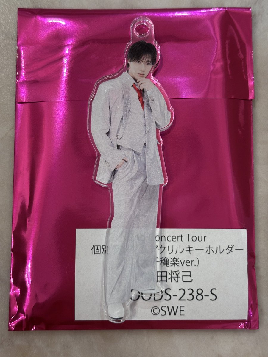 h_chan_cat's tweet photo. SHOW-WA 2nd Concert Tour 2026 “道” 大千穐楽❤️アクリルキーホルダー 交換希望

《譲》🤍左
《求》🤍右

横浜での特典会、
または都内、横浜での手渡し交換希望
フリマアプリを通して郵送での交換も可能です❣️

お気軽にご連絡ください🙇🏻‍♀️

#SHOWーWA交換 #SHOW_WA交換 https://t.co/ic0JkOWjmn