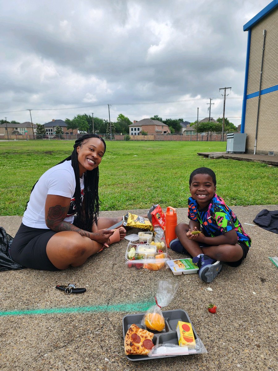 msedbostic's tweet photo. Positive behavior deserves positive memories.
@CockrellHillLMA students celebrated growth with family, fun, and snow cones through our Stronger Connections Grant. Supporting students means recognizing progress, building community, and creating joy along the way. https://t.co/qeQyQKBTax