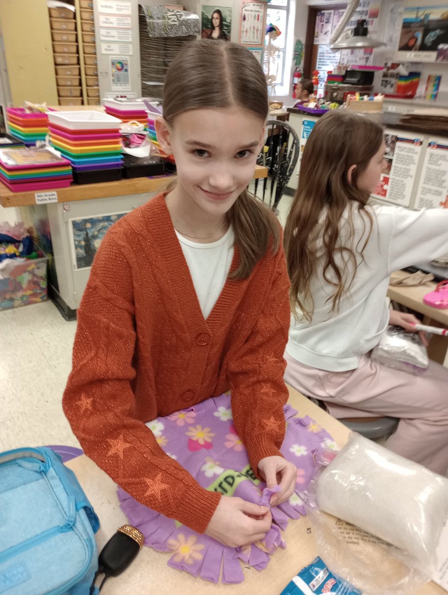 VisualDeyana's tweet photo. Making some Mother's Day gifts in Creative Cafe this week! @D13Warriors #ilbsd13 https://t.co/qVFr37c5iH