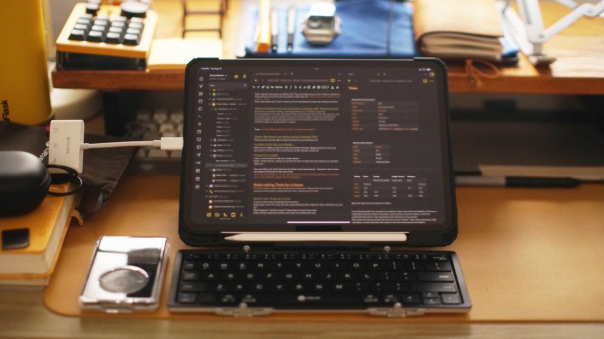 RecycleBean's tweet photo. desk set up!📒⭐️☀️✨ https://t.co/9F88D27gGG