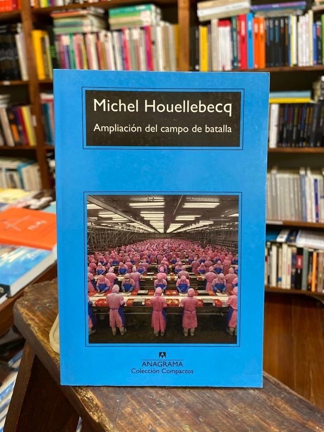 YoLeo___'s tweet photo. Esta novela de Houellebecq (1994) me ha parecido buena. La historia de un ingeniero informático cansado, es un poco autobiográfica y muy provocadora. Houellebecq critica con sarcasmo los conceptos de la sociedad de mercado: libertad, trabajo duro, dinero y sexo. https://t.co/XRQKuVQ2oz