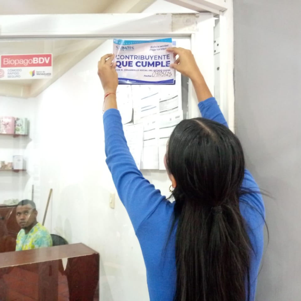 SucreSabates's tweet photo. #Entérate | Nuestros fiscales avanzan con la verificación de deberes formales tributarios en comercios de los municipios Bermúdez y Sucre. 

@NicolasMaduro 
@sucregobierno

#SomosSABATES🇻🇪💙 https://t.co/KASSznYG8C
