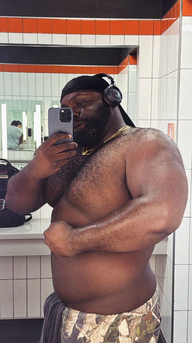 theesaintpapo's tweet photo. Big body benz https://t.co/2a4xalXRlG