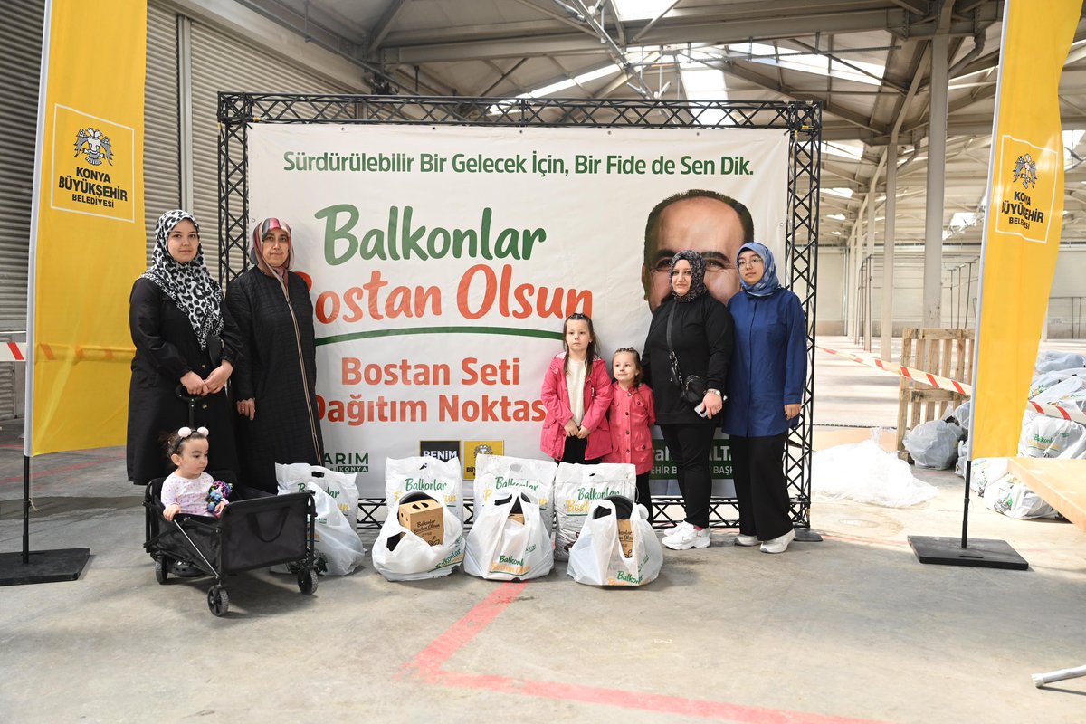 u_ibrahim_altay's tweet photo. Balkonlar Bostan Olsun Projemizde bostan seti dağıtımlarına bugün başladık.

Hemşehrilerimizin balkonlarında üretimin bereketini yaşaması için hazırladığımız setleri 21 Mayıs’a kadar teslim edeceğiz.

Bereketi evlerimize, üretim heyecanını balkonlarımıza taşıyan bu güzel projemiz hayırlı olsun. 🌱