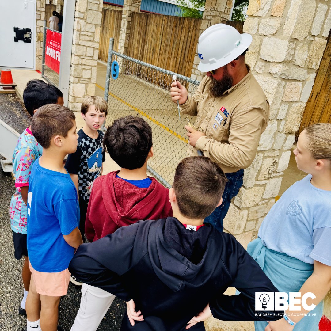 BanderaElectric's tweet photo. We had a great time connecting with future leaders at Alkek Elementary on April 28! ⚡
BEC linemen Brad &amp; Trey, along with BEC Fiber techs Christian &amp; Joe, gave students a look into their roles—sparking curiosity and future career dreams! 👷‍♂️💡 https://t.co/oXCS6m4Xis