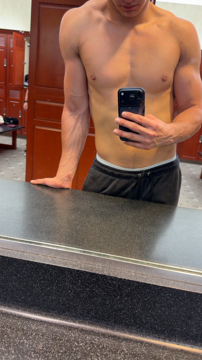 Josuedapmp's tweet photo. Heavy lifts+Cardio=Veins for days https://t.co/9A82gTMFuw