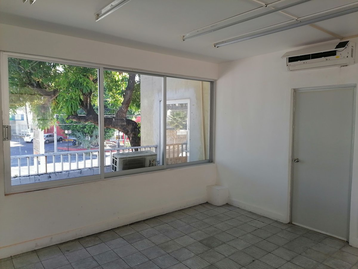 habitatcolima's tweet photo. LOCAL COMERCIAL EN RENTA DE 197M2, IDEAL PARA OFICINAS, ESCUELA, LABORATORIO, ETC.
En Corregidora Esq con Maclovio Herrera, en EL Centro de Colima. 4 privados, con A/A, área de recepción, 4 baños, estacionamiento.

Renta Mensual: $14,600.00+IVA
Asesor: https://t.co/LiXdMWXnnG https://t.co/0vgajfZA1G