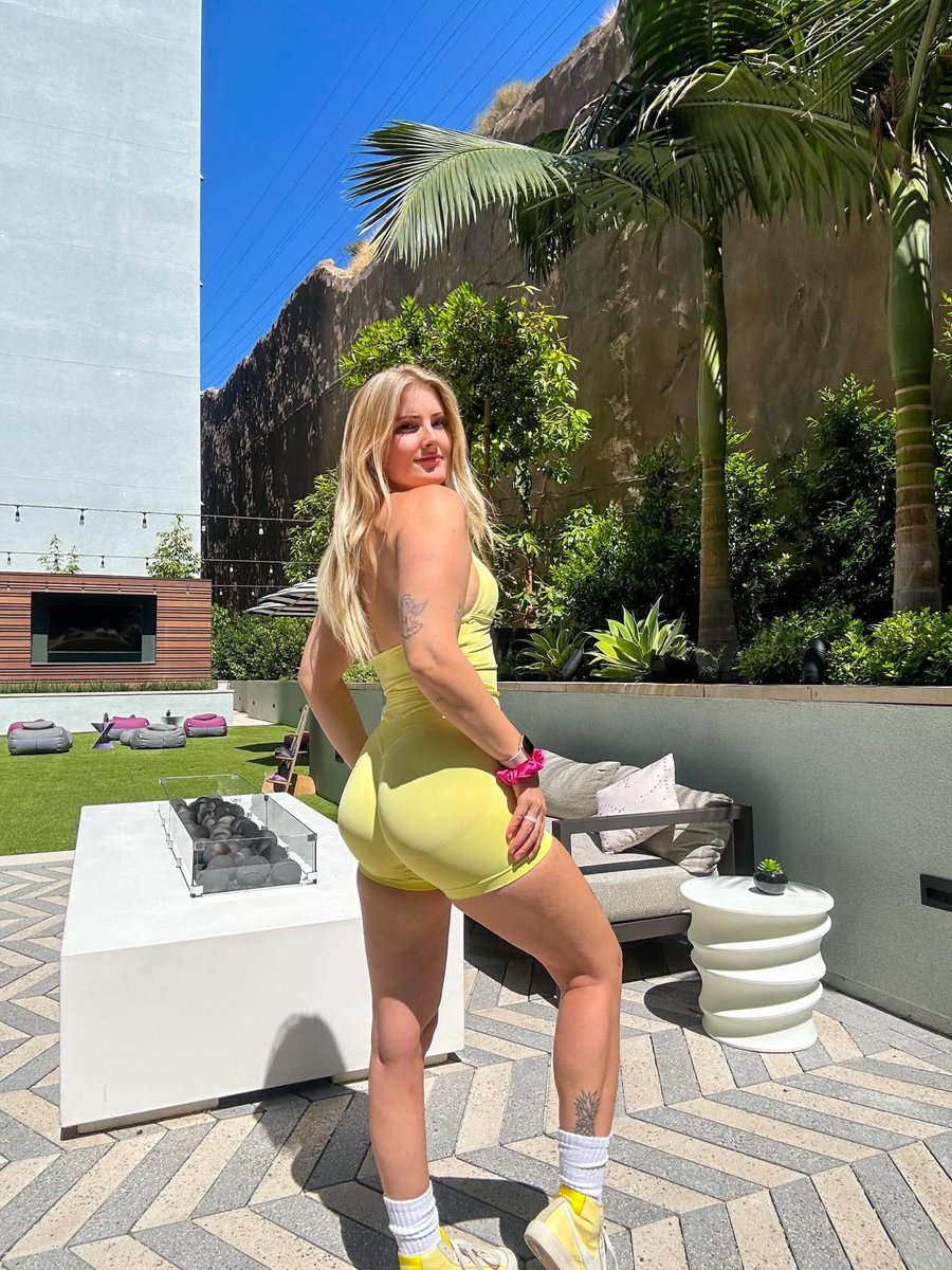 SarahKhan463's tweet photo. yellow for today ๐ผ
#gymoutfit #gymfitcheck #gymoutfitoftheday #gymoutfitideas #cutegymfits https://t.co/bxSPoT93j1