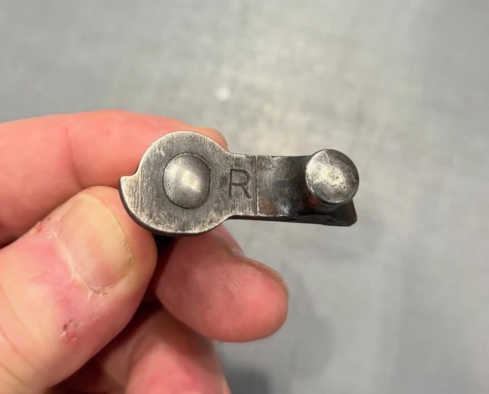 LarryVickers's tweet photo. Ok so here’s a gun trivia question for you on throwback Thursday; who can tell me what this is, what weapon it is from and what the R marking means ? Let’s hear it guys!! https://t.co/Ck8McDWRKA