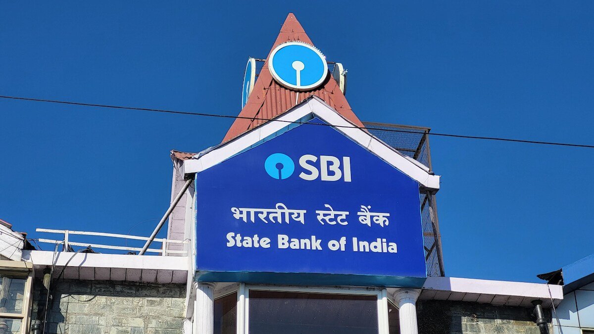 ETNOWlive's tweet photo. #StockInNews | State Bank of India to consider raising up to $2 bn through long-term funding in single or multiple tranches on May 12

#SBI #StockMarketIndia https://t.co/c11JCn1nLY