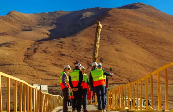 Gracias al actual RIGI:

👉 Diversos proyectos que invirtieron +15.700 MILLONES DE DÓLARES en el país

👉 Récord Histórico de Producción Minera (+10.4% interanual)

👉 Miles de nuevos puestos laborales y proyección al alza

Y ahora Milei anunció que se VIENE UN NUEVO SUPER RIGI