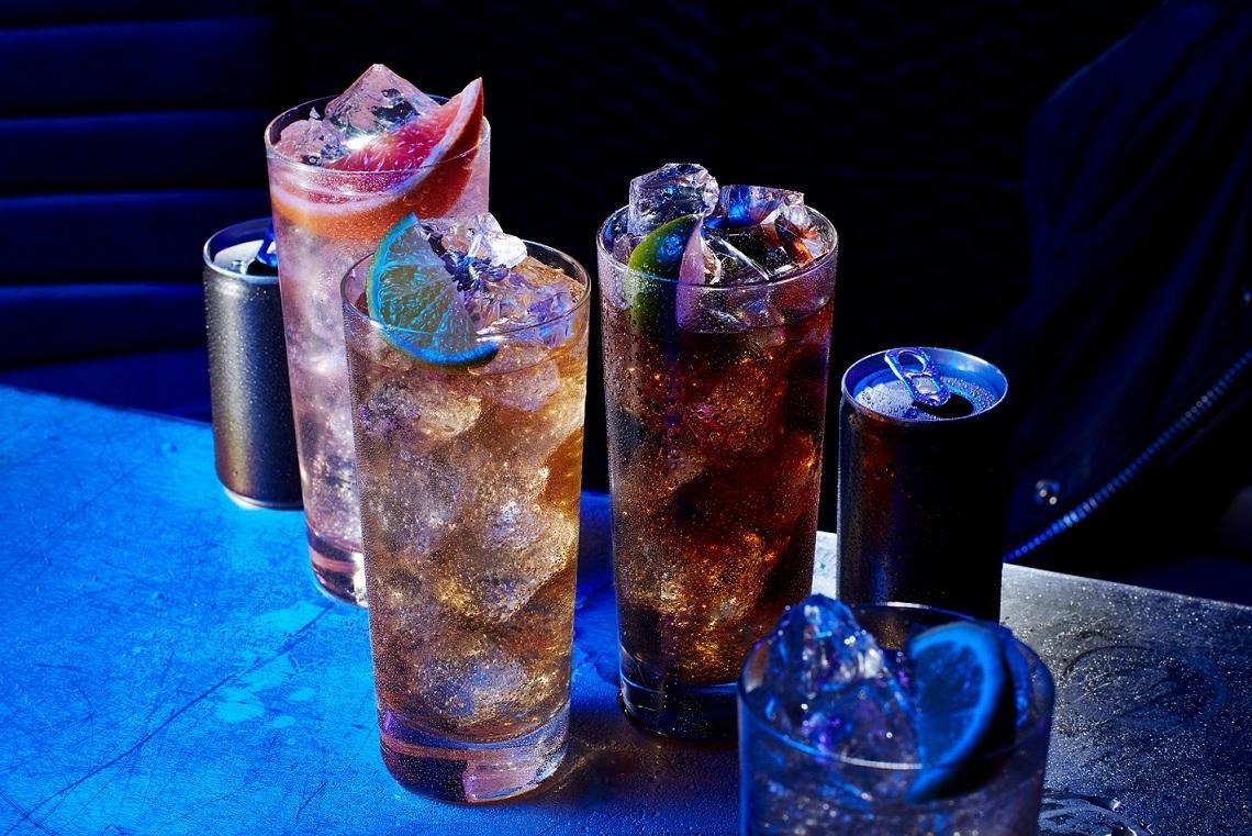 NacionalAM870's tweet photo. 📢 Los bares porteños celebran el Día Mundial del Cocktail.

El viernes 15, la Cámara Argentina de Bares de Coctelería (Cabarco) convoca a la comunidad coctelera al Parque de Innovación.

👉
https://t.co/CBn4LlTksm https://t.co/fdcUsvDTNQ