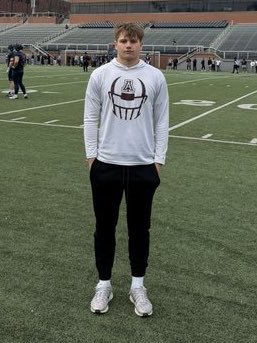 CtackettC's tweet photo. Coaches, this 2027 LB has had a great spring. 6’2 215. ✅ all the boxes: Grades, Strength, Size, Speed, Physicalness, Hands, 🏈IQ, and Toughness. Come by and see for yourself. He’s gonna make a GREAT college player for some lucky program. @brodysimpkins1 @Tomcat_football https://t.co/iXtlhVmgGr
