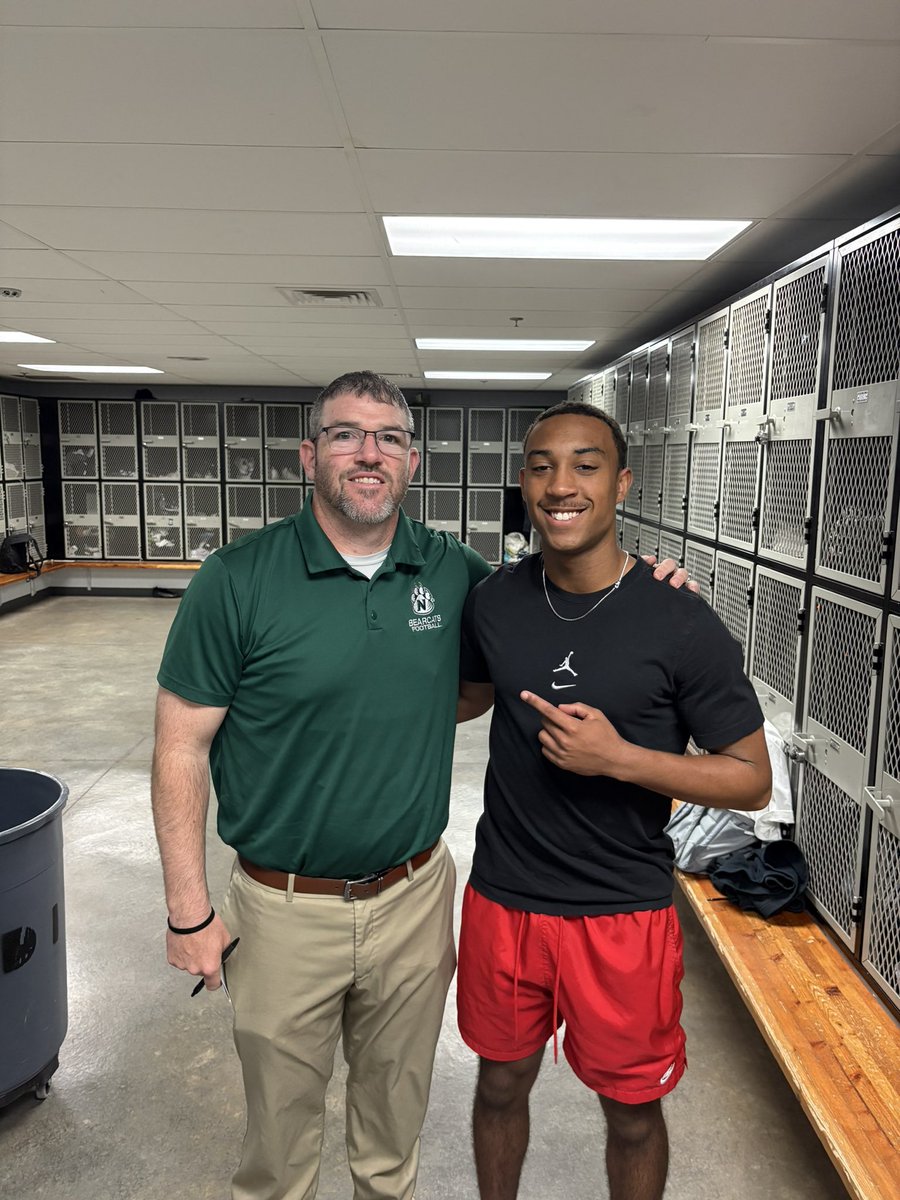 BraylonLies2's tweet photo. Thank you for stopping by @Coach_Prosser look forward to future talks!

@PIAthletes https://t.co/2aHrslqmxH
