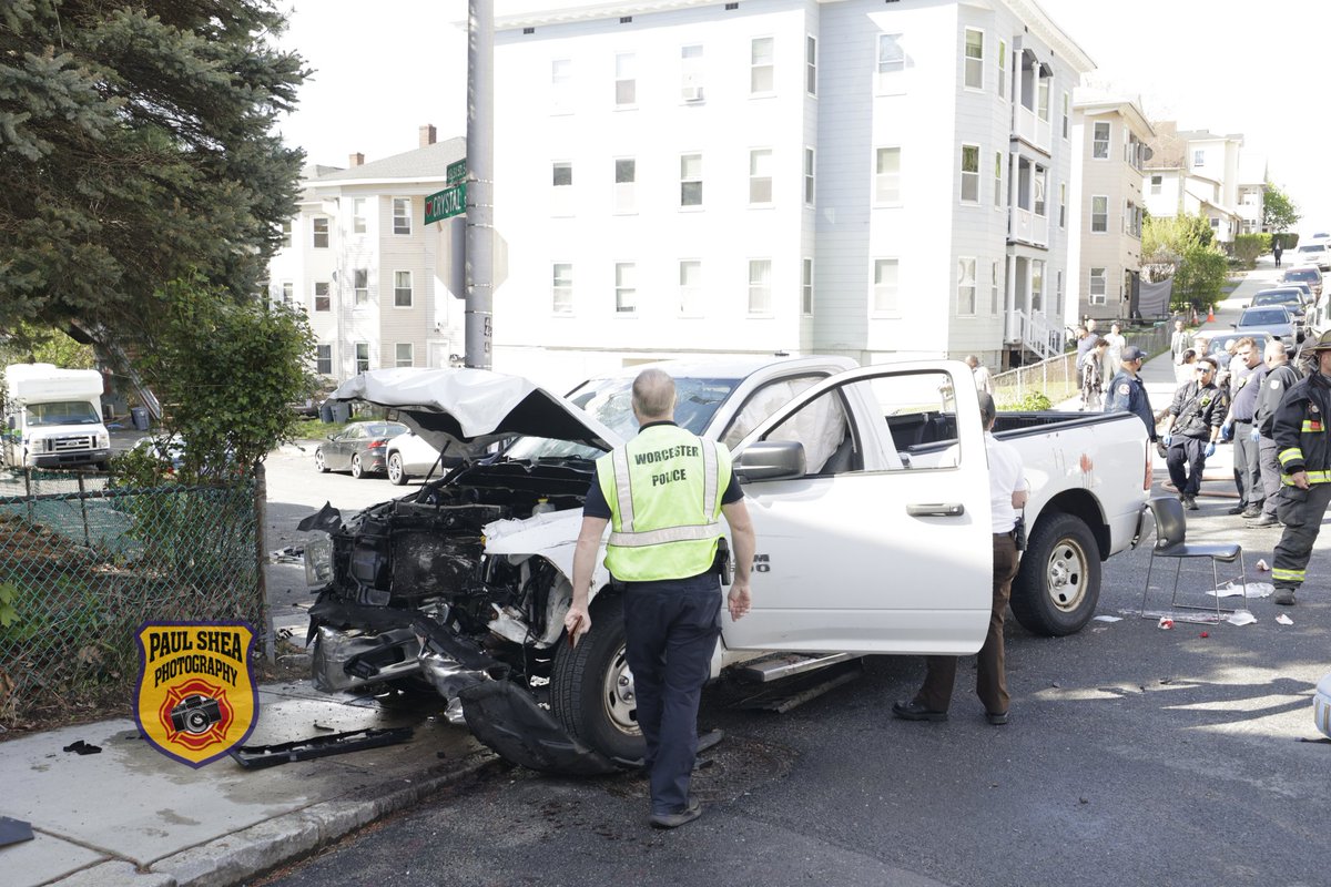 pauls612's tweet photo. Worcester MVA with entrapment this morning. Illinois at Crystal streets. 6 patients. Some serious injuries. Wpd accident recon on scene. #worcester #mafire
@WorcesterFD @WorcesterFD1009
@telegramdotcom
@ctfirephoto https://t.co/HCEQhKIGz3
