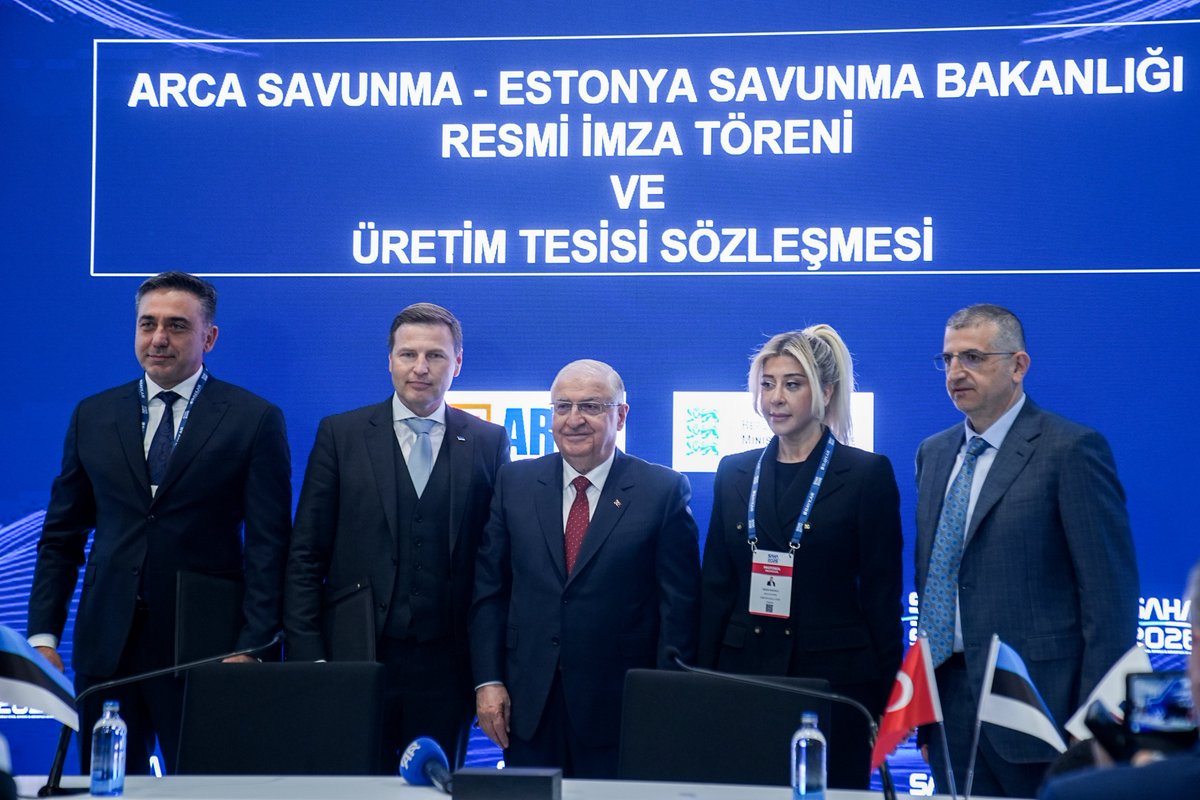 defensehere_fr's tweet photo. 📌Le ministère estonien de la Défense a signé un accord avec l’entreprise turque ARCA (@arcadefence) lors de #SAHA2026 afin d’établir une installation de production en Estonie.

📌Le ministre estonien de la Défense a décrit cet accord comme un investissement majeur destiné à soutenir la production de munitions d’artillerie à longue portée.