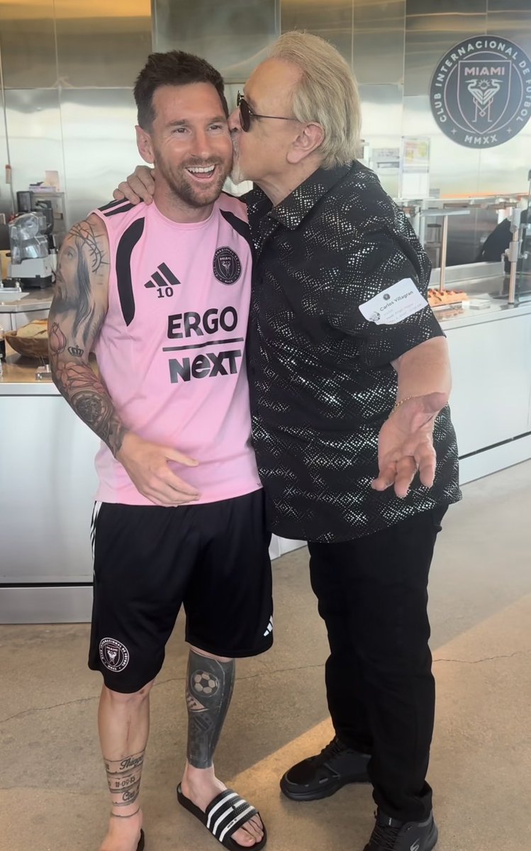 LACOBRAAA Out of Context tweet media