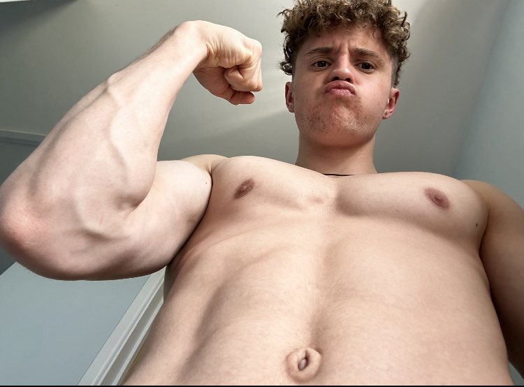 MALE BODY HUB tweet media