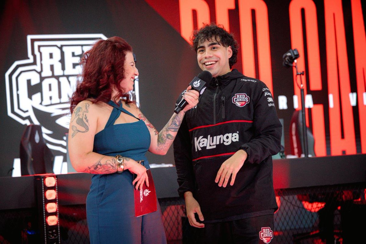 RED_clipes's tweet photo. Zynts: “o sonho do Curty é ser o melhor top do cblol, igual o Xyno”

Repórter: “o Xyno é o melhor top do cblol?”

Zynts: “não, é o sonho dele também, eu sou o melhor” https://t.co/SrKkE0FqhO