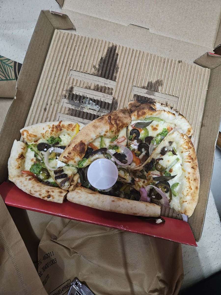SahuGaurav0's tweet photo. Seriously @zomato ? You dont find any problem with this order? I have trying to complain from past 20mins and your bot is not letting me raise a complaint!! This is how i have received my order. I want an immediate resolution. Is this how you deliver an order? https://t.co/VGgMRrCug8