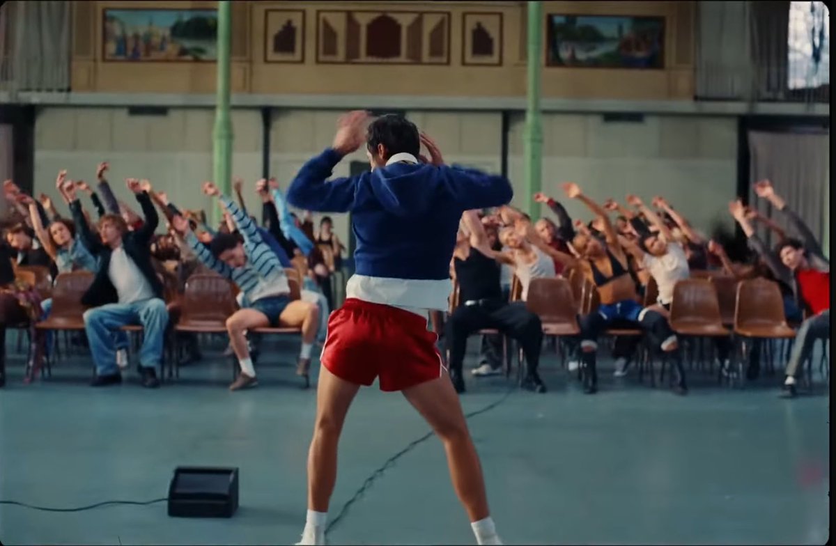 koyamuse's tweet photo. HARRY STYLES REBOLANDO 
#dancenomore https://t.co/ASQSJ4Rwyh