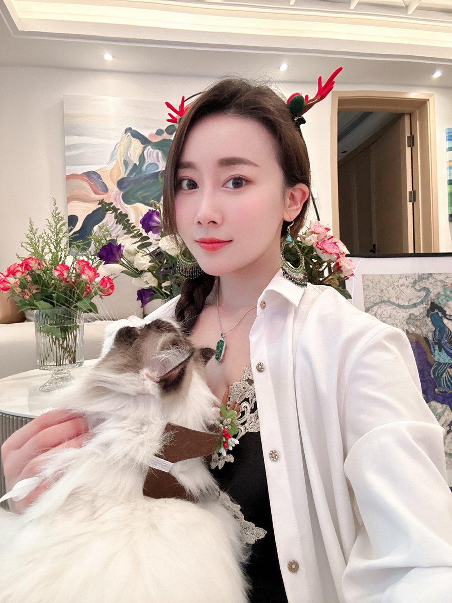 这个点还有人在吗

                           我睡不着想发照片

想看的🙌！！！fa https://t.co/c6c1gyIvQp