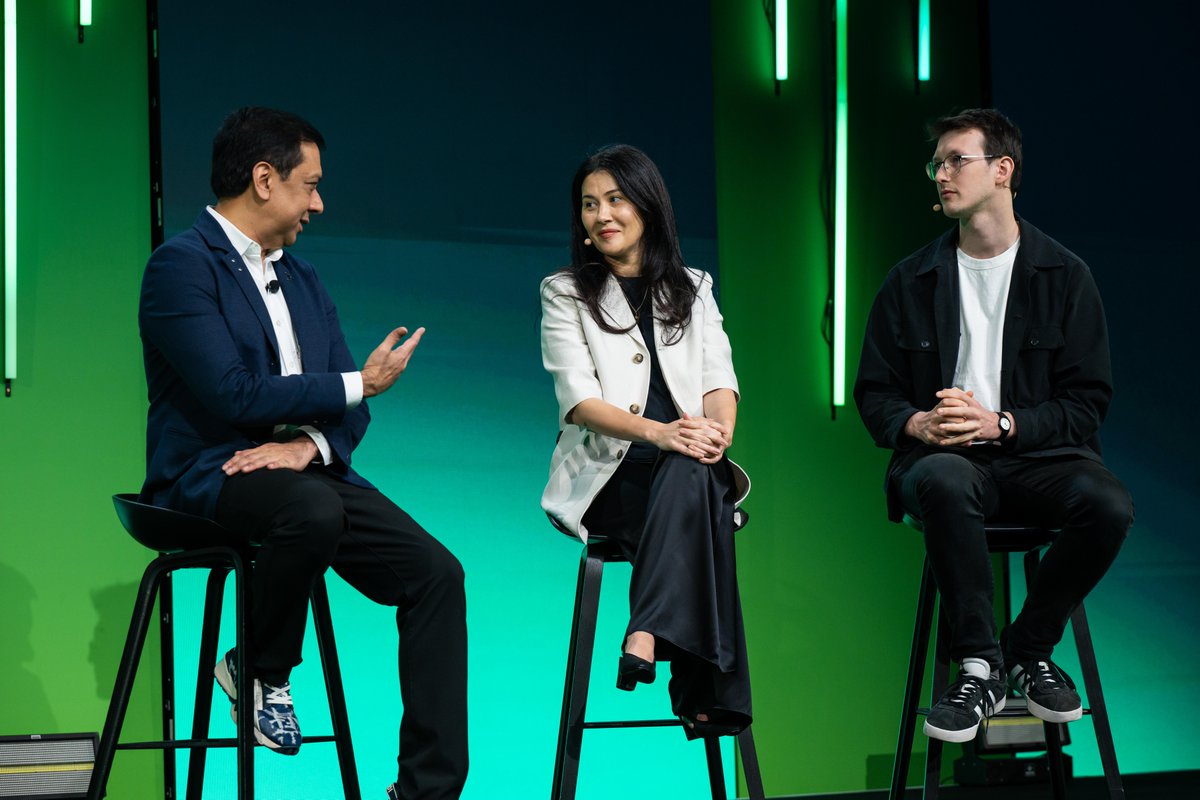 MongoDB tweet media