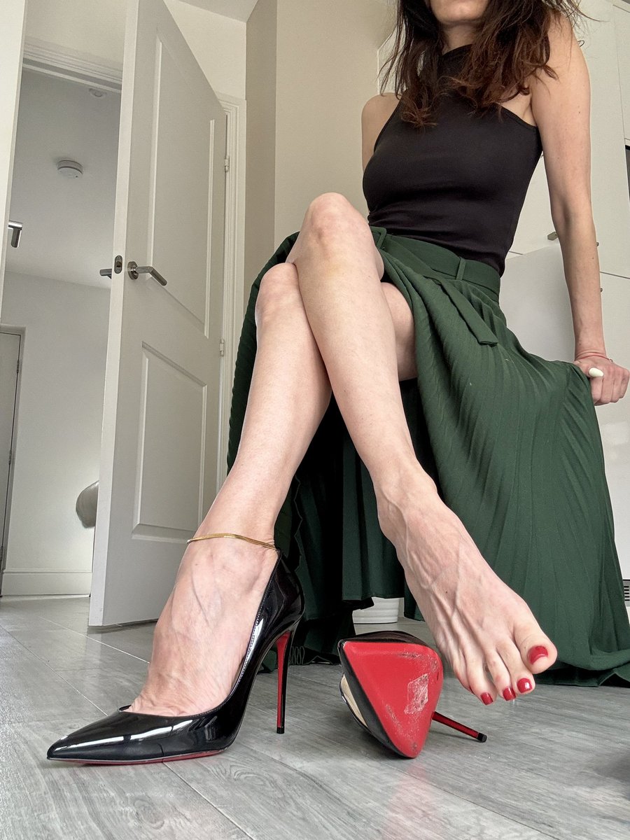 Mistress Royal tweet media