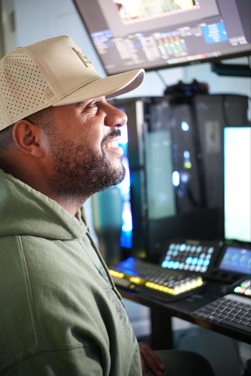 DevynLegendTV's tweet photo. Doing what I love. Loving what I do. https://t.co/DskOFyp7Bj