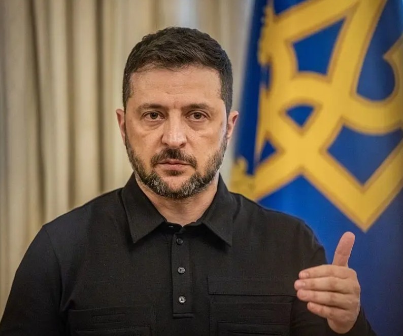 🇺🇦🇷🇺 MOSCOW JUST GOT WARNED

"Muscovites who did not commit crimes in Bucha and Mariupol, did not kidnap Ukrainian children, did not bomb peaceful Ukrainian towns and villages, and did not participate in illegal occupation — please try to leave the city as soon as possible on May