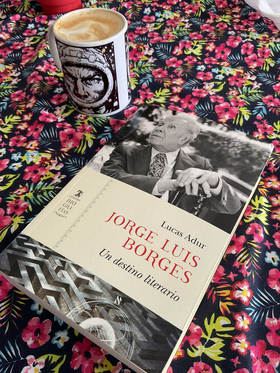 samuemx's tweet photo. Le hice caso a @ladrondesabado y me compré la biografía definitiva de Borges. 

Hoy comienza la aventura. https://t.co/f7rRzdRNXs