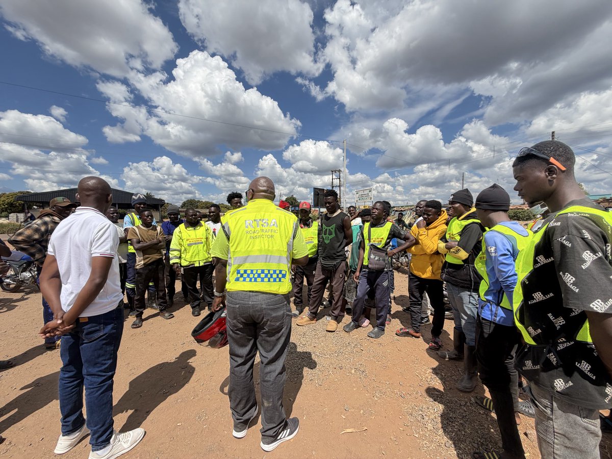 AskRtsa's tweet photo. RTSA today conducted courtesy calls and road safety sensitisation activities in Chililabombwe aimed at addressing the rising number of motorcycle-related road traffic crashes.
#RTSA  #IPledgeCampaign #SharedResponsibility #BeRoadSmartLifeisPrecious https://t.co/wC7EEei1u6