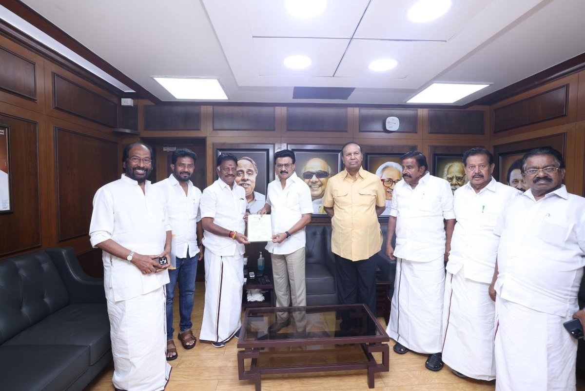 நடந்து முடிந்த தமிழ்நாடு சட்டமன்றப் பேரவை பொதுத் தேர்தலில் திராவிட முன்னேற்றக் கழகத்தின் சார்பில் போடிநாயக்கனூர் தொகுதியில் போட்டியிட்டு வெற்றி பெற்றதற்கான சான்றிதழை மாண்புமிகு தமிழ்நாடு முதலமைச்சரும், திராவிட முன்னேற்றக் கழகத் தலைவருமான தளபதி திரு மு.க. ஸ்டாலின் அவர்களிடம்