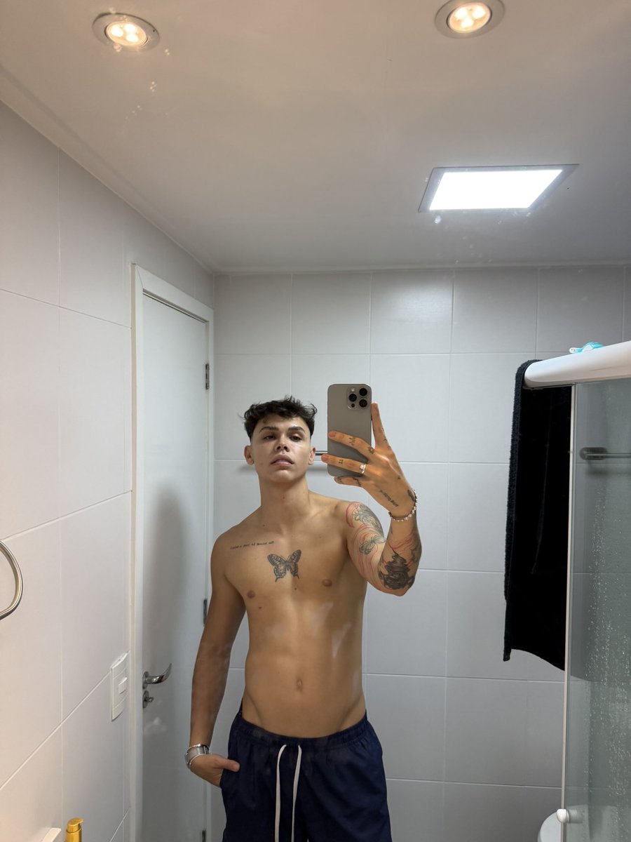 plutão tweet media