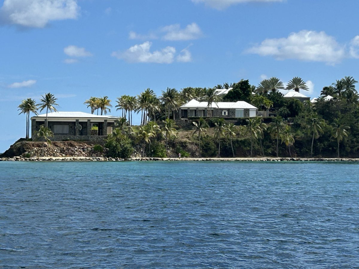 ValueAdvisor2's tweet photo. @Owls_4_America @nypost @Tx_Massacre2 Snorkeling/diving off of little st James is a very popular spot with great reefs. You’re looking for something that’s not there with this comment. https://t.co/VreAKLBSlF