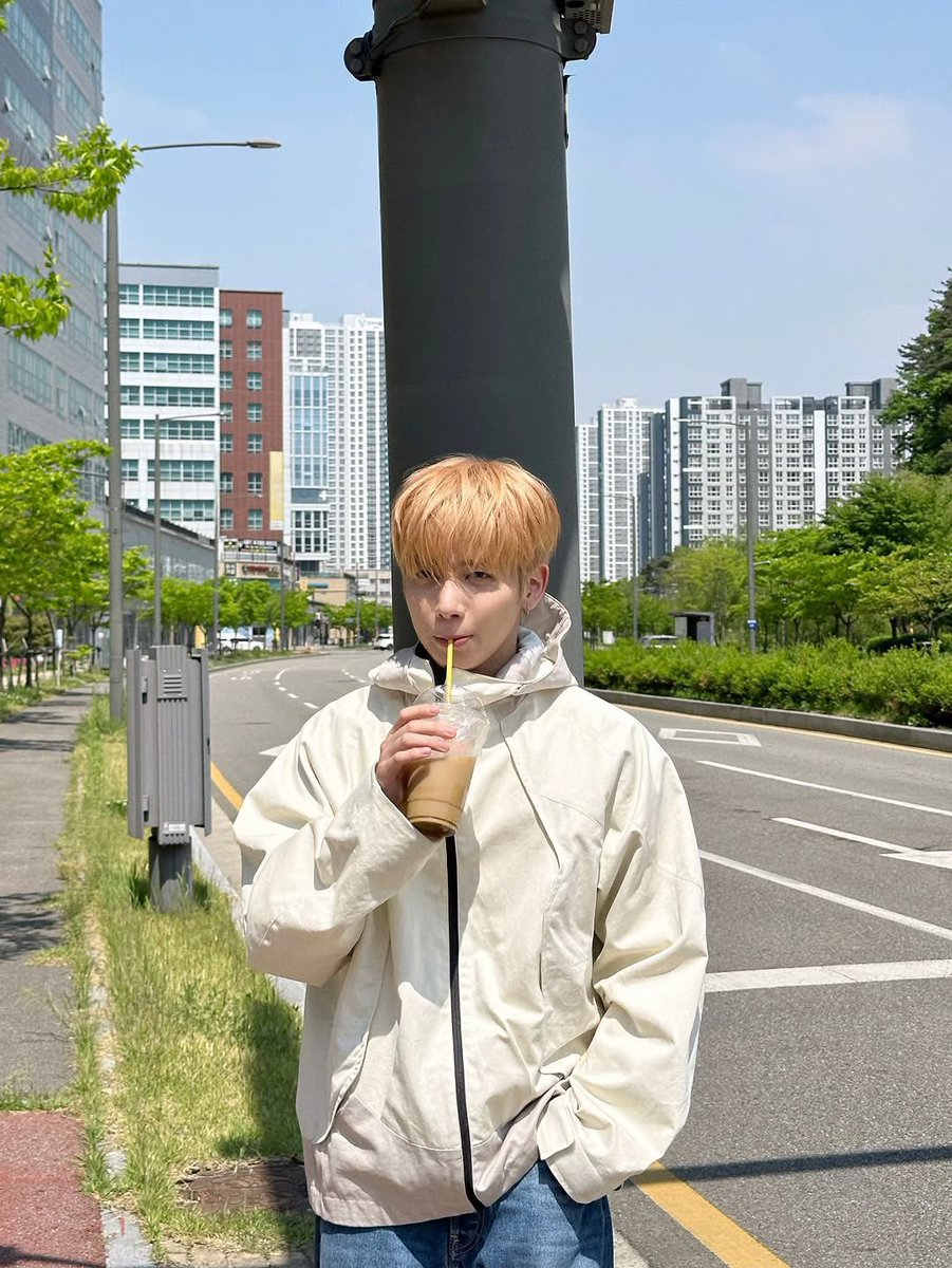 220227 yawnzzn
260507 you.th

4년 후 🥹🥹