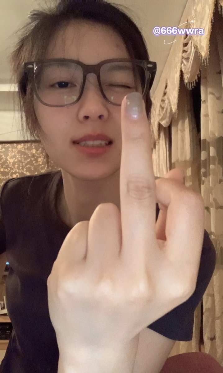 666wwra's tweet photo. 亲妈中指鄙视来了 #亲妈祖宗 #中指 #女权 #鄙视 #早泄废物 https://t.co/gtYWn09JOA